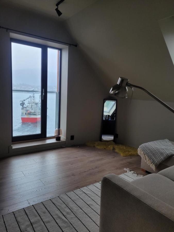 Single Elegant Room I Sentrum- Sea View Олесунн Екстер'єр фото